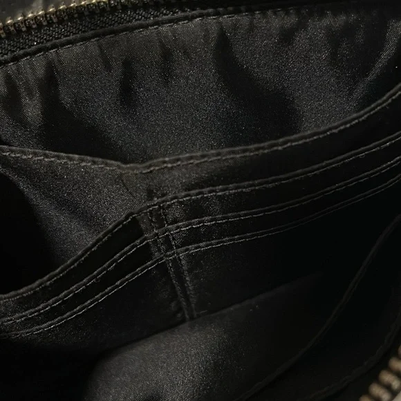 LOW START Coach patent leather wristlet - Picture 6 of 9